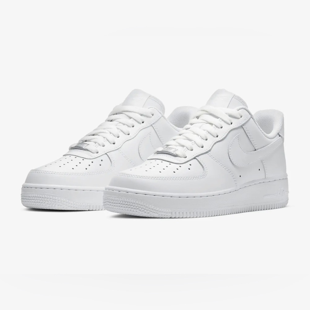 NWT AIR FORCE 1 - WOMEN’S SIZE 8